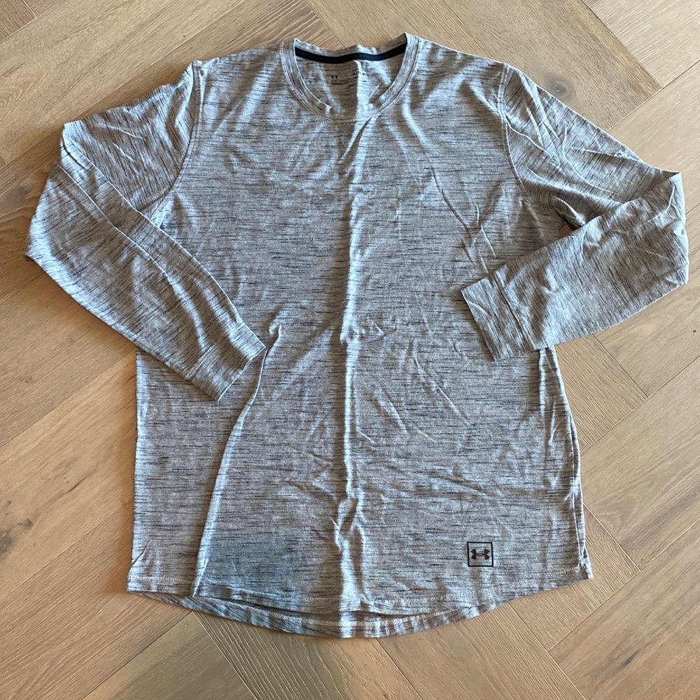 Men’s Under Armour Size XL Grey Long Sleeve Shirt